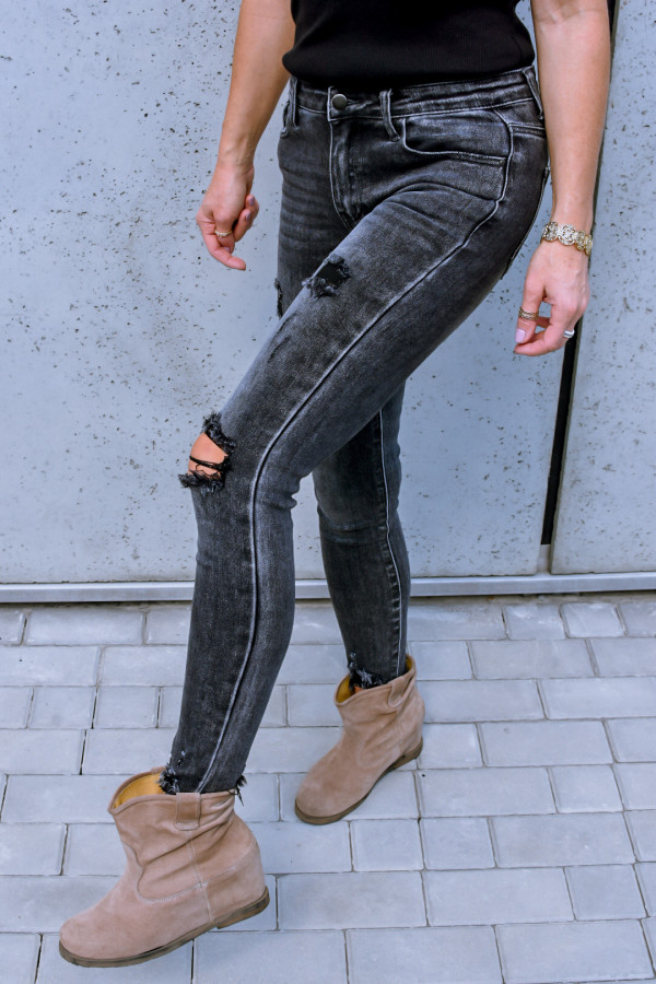 Spodnie skinny jeans z dziurami – czarne 5