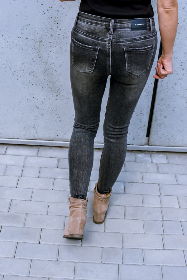 Spodnie skinny jeans z dziurami – czarne 7
